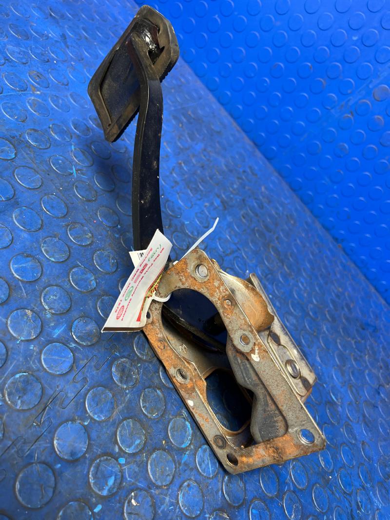 2011 - 2017 Jeep Patriot Brake Pedal Assembly w/ Bracket OEM