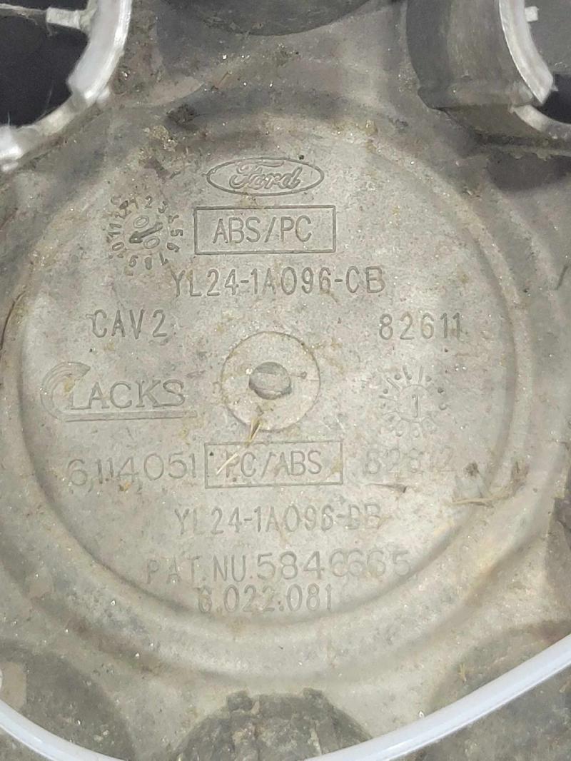 2000 Ford Crown Victoria Center Cap