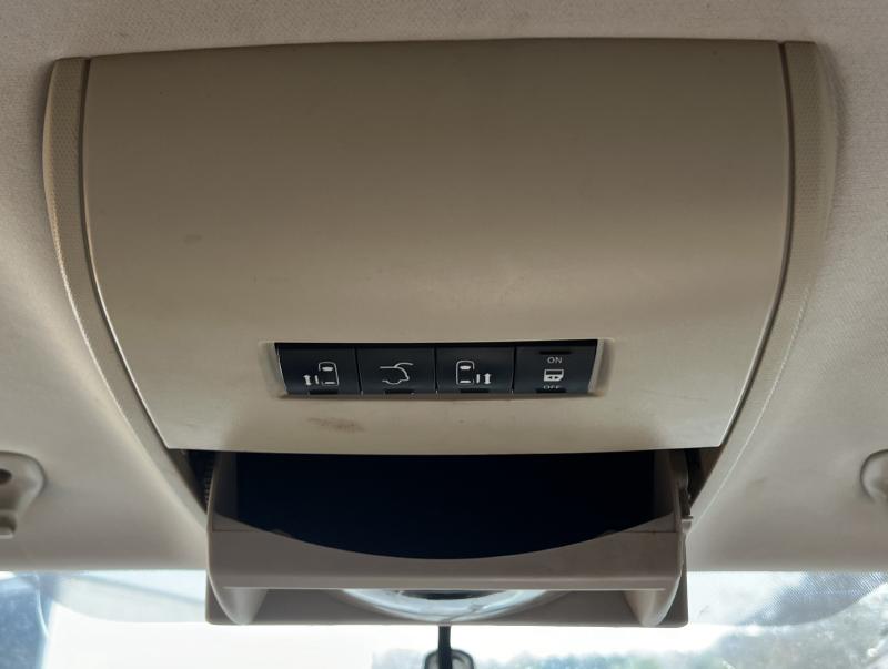 2013 Chrysler Town & Country Front Console