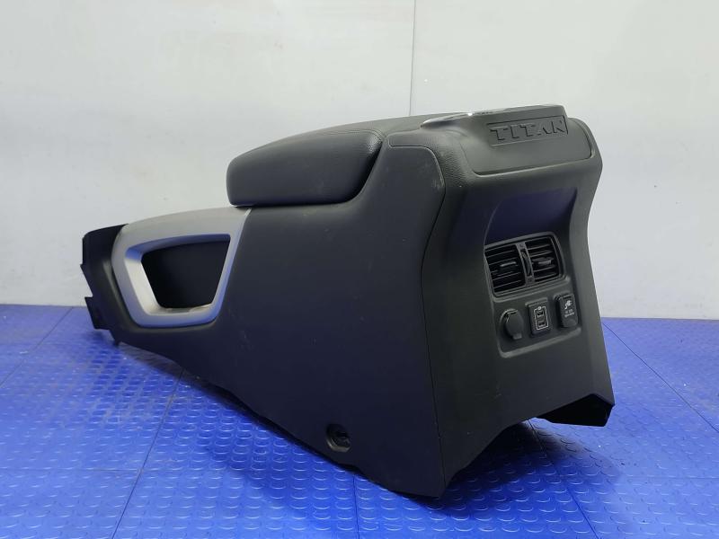 2019 Nissan Titan Front Console