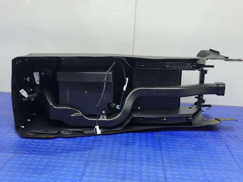 2019 Nissan Titan Front Console