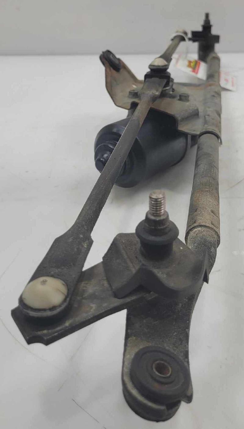 2005 - 2007 Jeep Grand Cherokee Windshield Wiper Motor and Linkage Assembly OEM 55156313AB