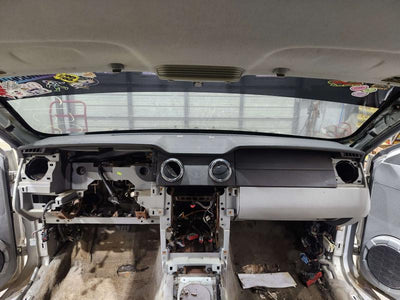 2006 Ford Mustang Dash Panel