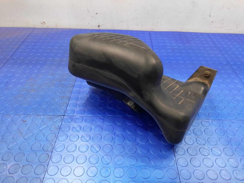 2007 Pontiac Solstice Air Intake Tube/Resonator
