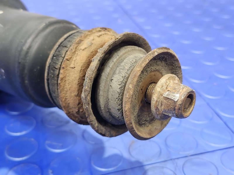 2011 Infiniti QX56 Coil/Air Spring