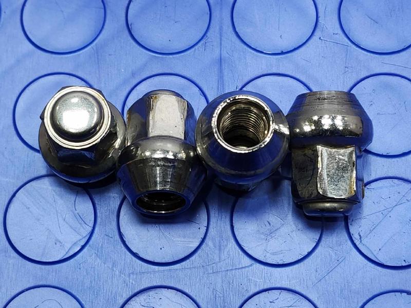 2019 Toyota Yaris Lug Nuts