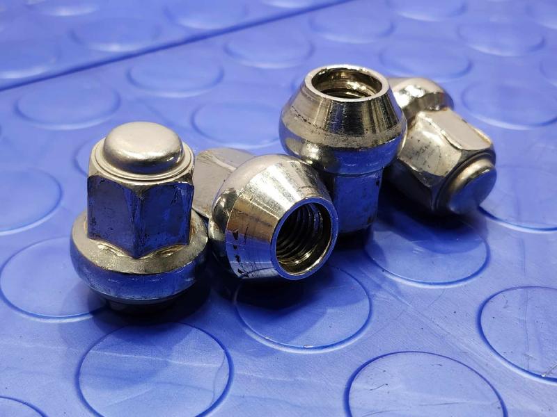 2019 Toyota Yaris Lug Nuts