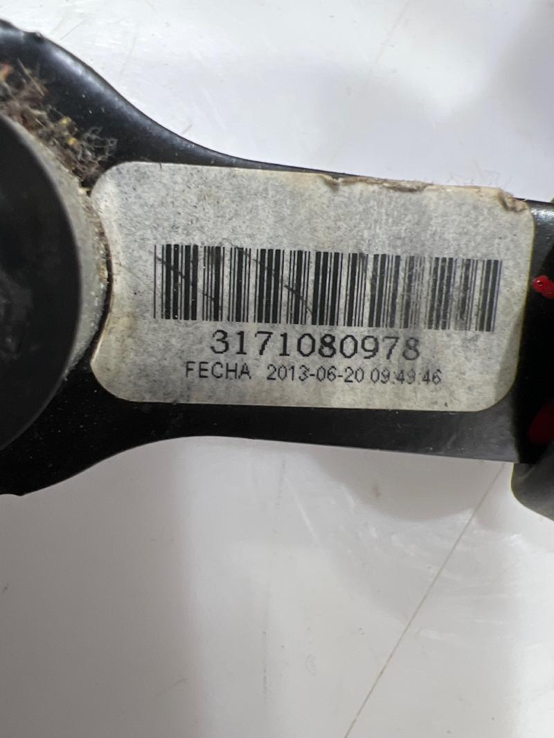 2014 Nissan Versa Front Seat Belt