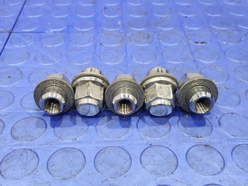 2017 Toyota Prius Lug Nuts