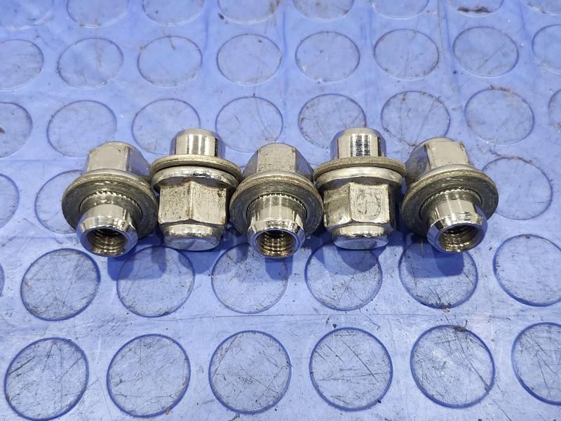 2017 Toyota Prius Lug Nuts