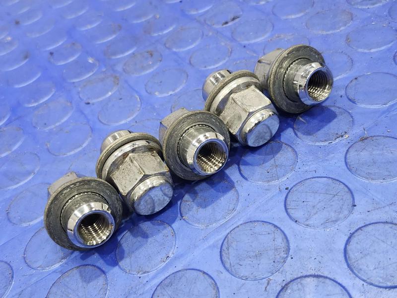 2017 Toyota Prius Lug Nuts