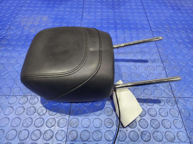 2017 Chrysler 200 Headrest