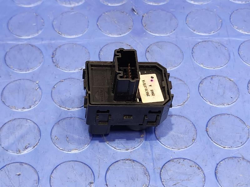 2016 Nissan Rogue Door Switch Front