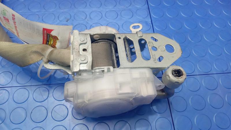 2012 Toyota Corolla Front Seat Belt