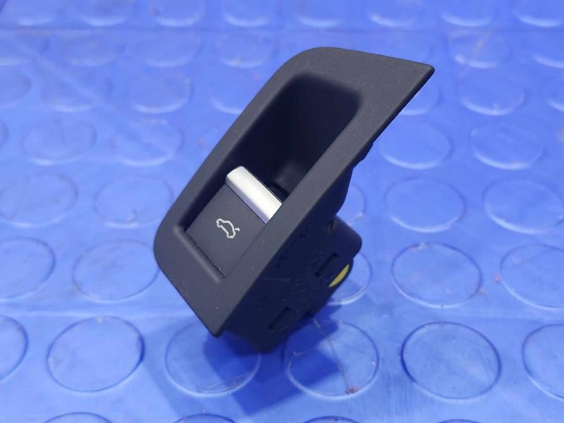 2017 Audi Q7 Door Switch Front