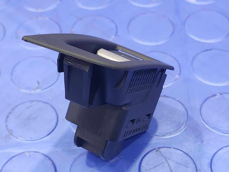2017 Audi Q7 Door Switch Front