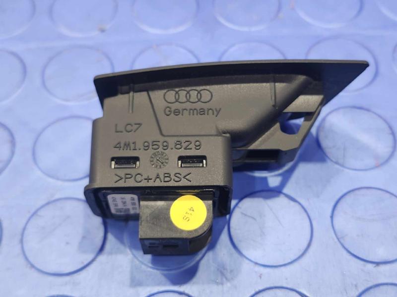 2017 Audi Q7 Door Switch Front
