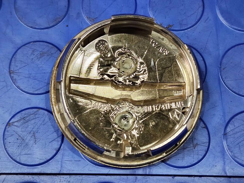 2014 Chrysler 300 Center Cap