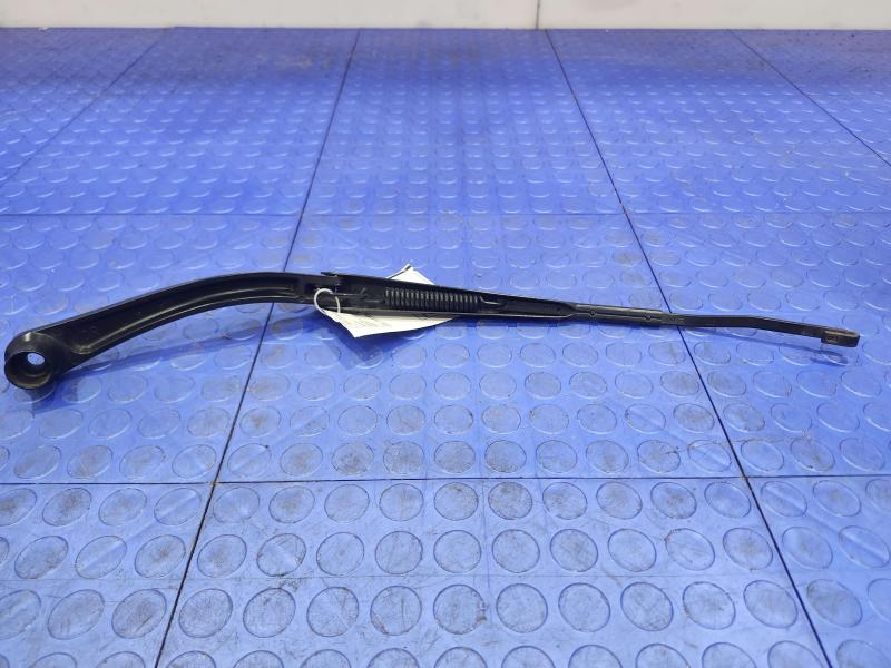 2014 Dodge Challenger Wiper Arm