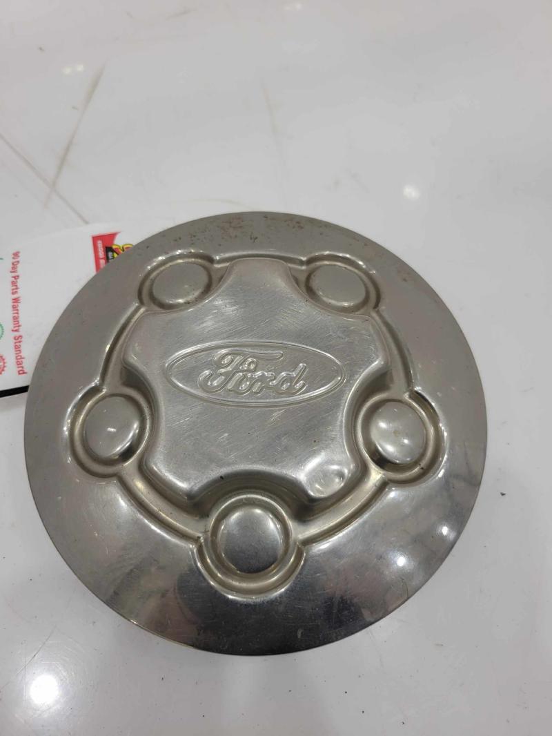 2005 Ford Crown Victoria Center Cap
