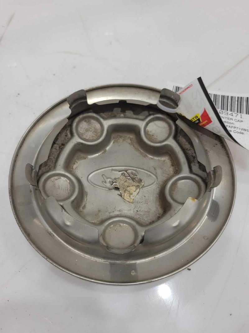 2005 Ford Crown Victoria Center Cap