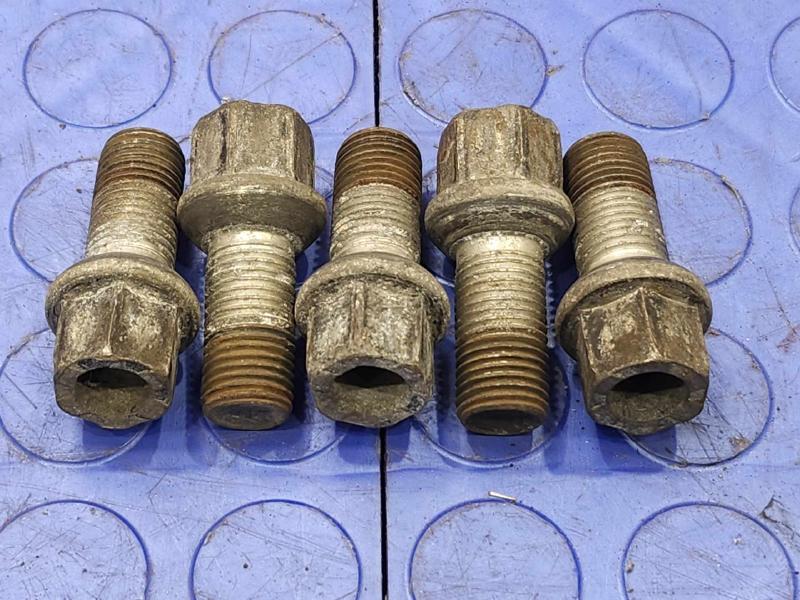 2013 Volkswagen Jetta Lug Nuts