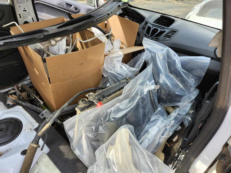 2014 Ford Fiesta Front Door Regulator