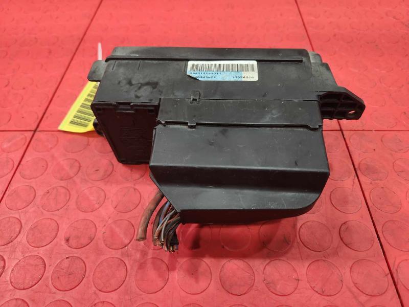 2012 MINI Cooper Countryman Engine Fuse Box