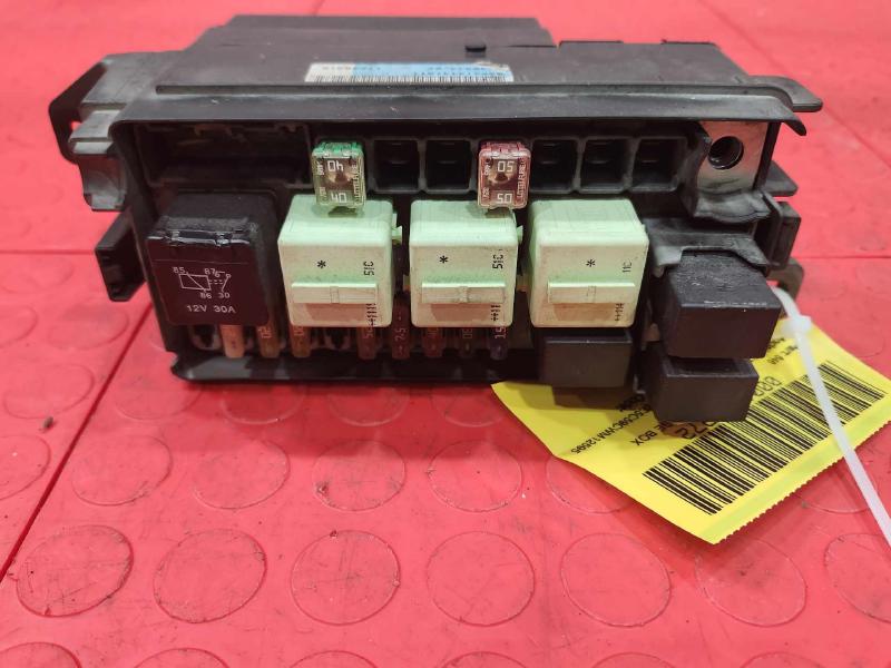 2012 MINI Cooper Countryman Engine Fuse Box