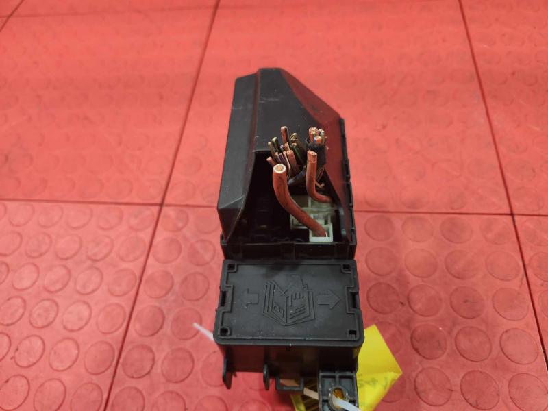2012 MINI Cooper Countryman Engine Fuse Box