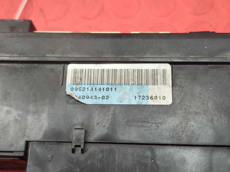 2012 MINI Cooper Countryman Engine Fuse Box