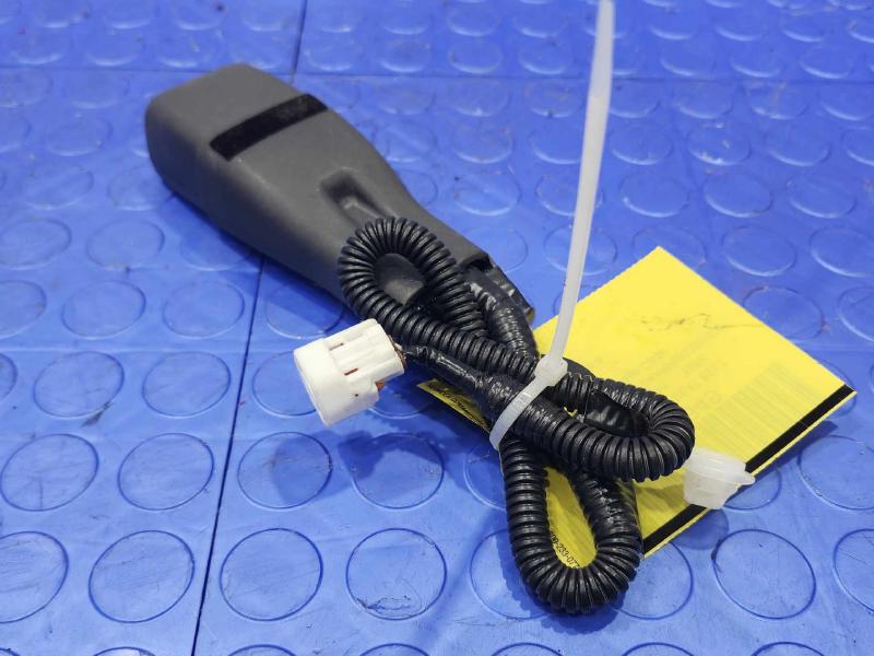 2016 Toyota Prius Front Seat Belt