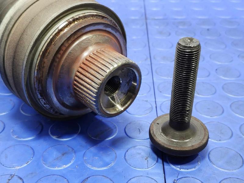 2018 Audi Q7 Axle Shaft