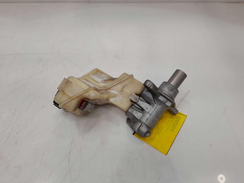 2016 Nissan Maxima Master Cylinder