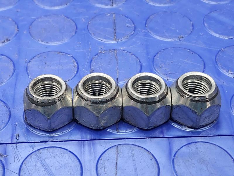 2025 Nissan Versa Lug Nuts