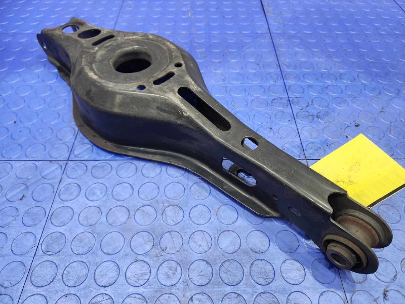 2016 Toyota Prius Lower Control Arm Rr