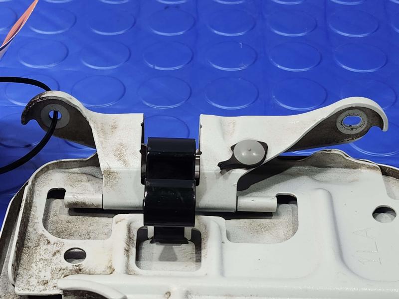 2011 Infiniti QX56 Fuel Tank Door