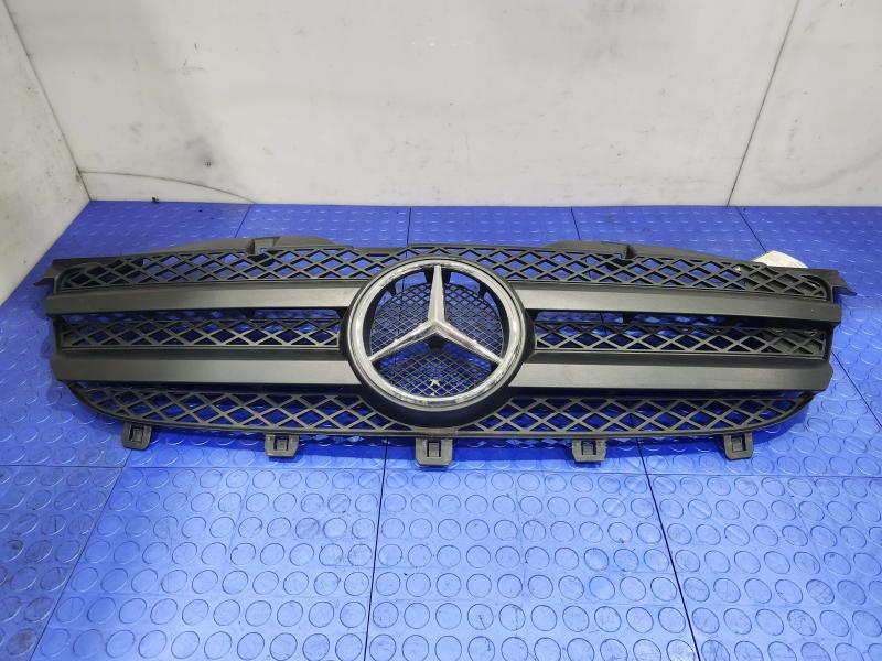 2012 Mercedes Sprinter Grille