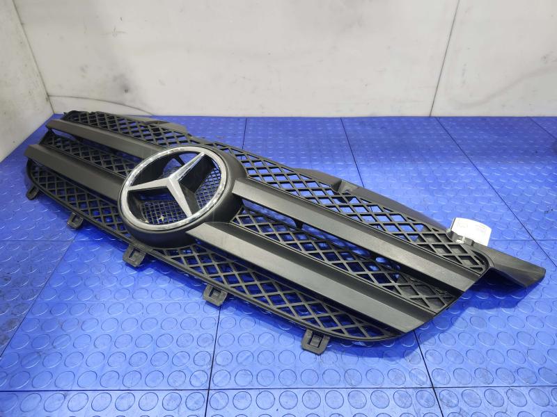 2012 Mercedes Sprinter Grille