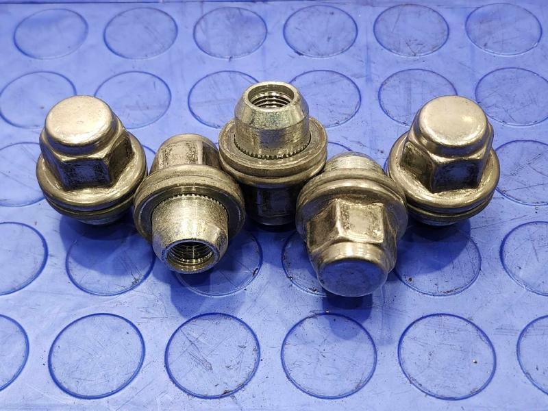 2010 Infiniti EX35 Lug Nuts