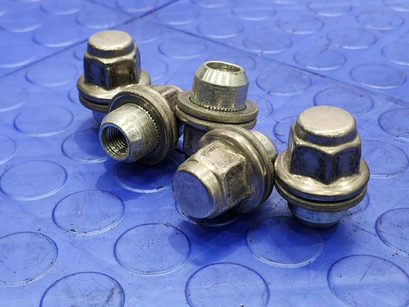 2010 Infiniti EX35 Lug Nuts
