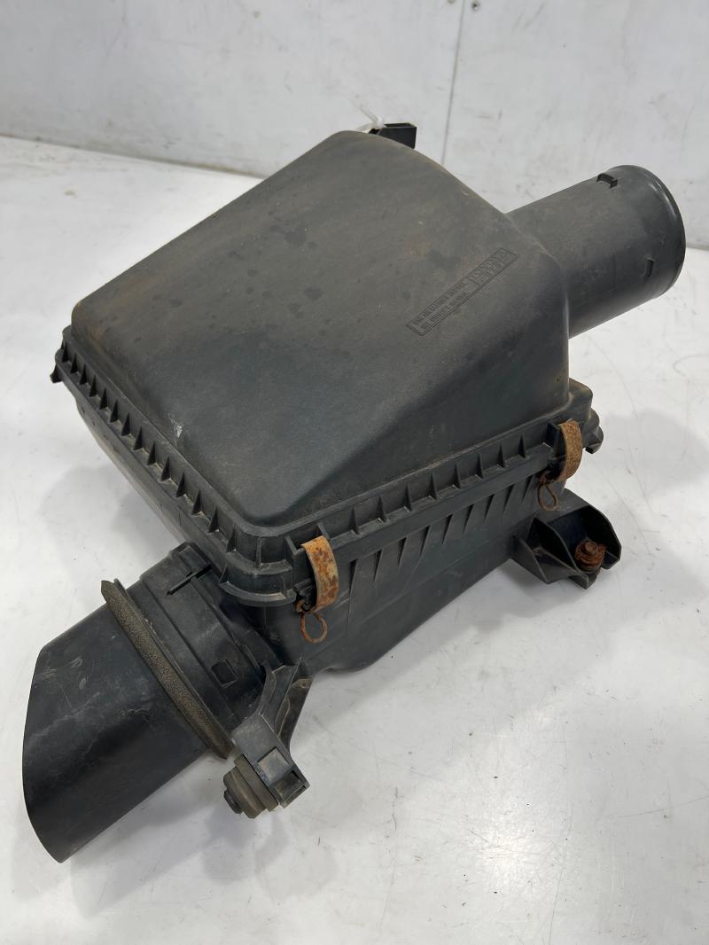 2011 - 2013 Toyota Tundra Air Cleaner Box Assembly 8 Cyl ONLY OEM 177000S010 177050S021
