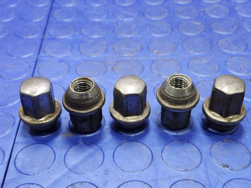 2007 Pontiac Solstice Lug Nuts