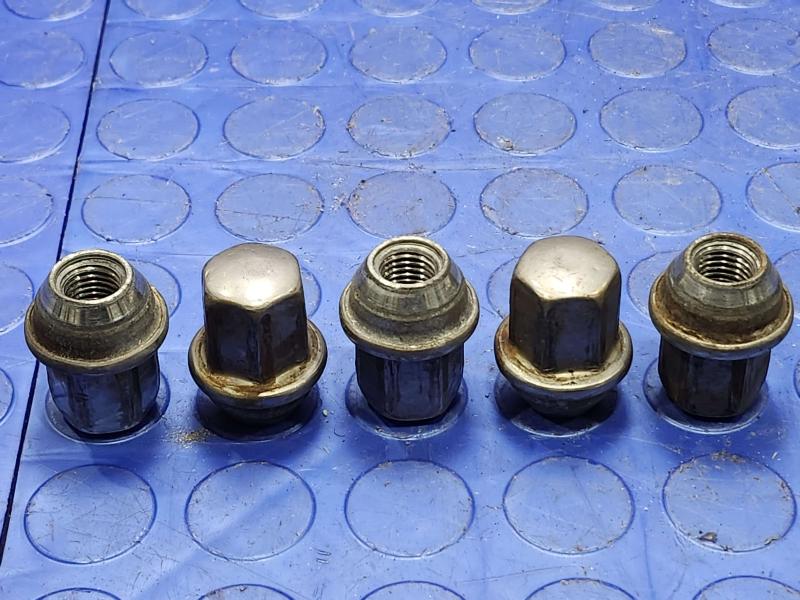 2007 Pontiac Solstice Lug Nuts