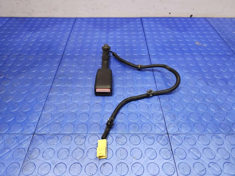 2013 Hyundai Accent Front Seat Belt