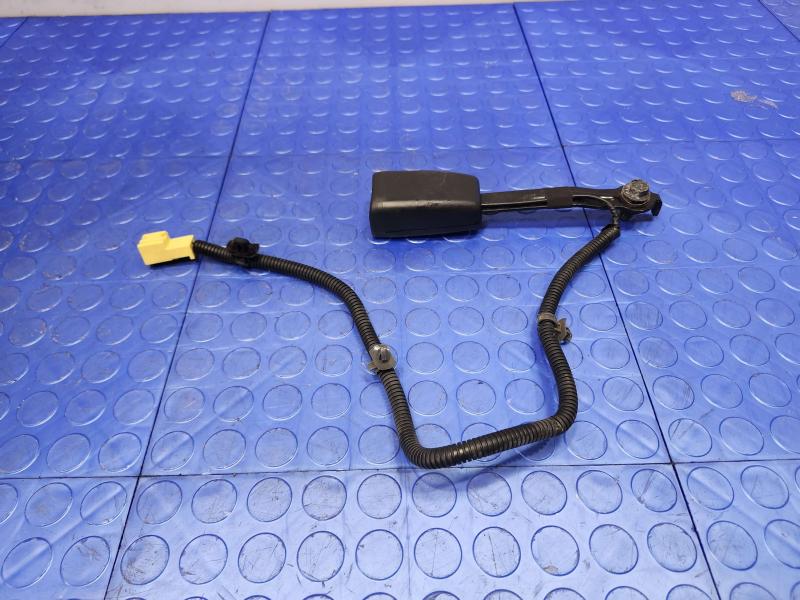 2013 Hyundai Accent Front Seat Belt