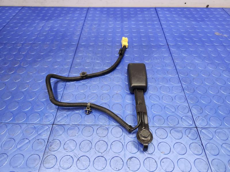 2013 Hyundai Accent Front Seat Belt