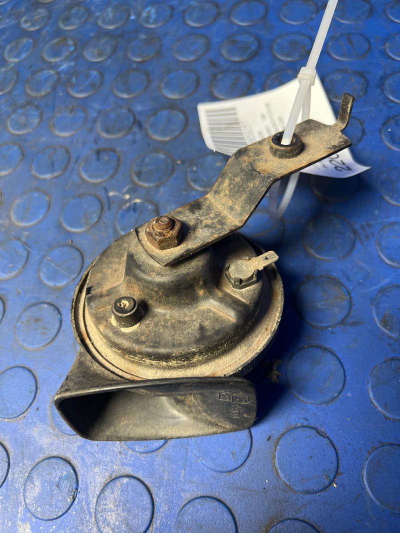 1997 - 2004 Jaguar XK8 Horn Low Note OEM LJA4000AA