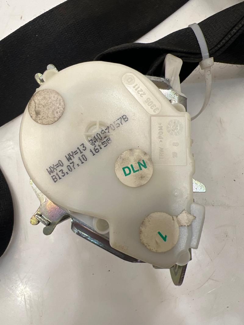 2011 Jaguar XF Front Seat Belt