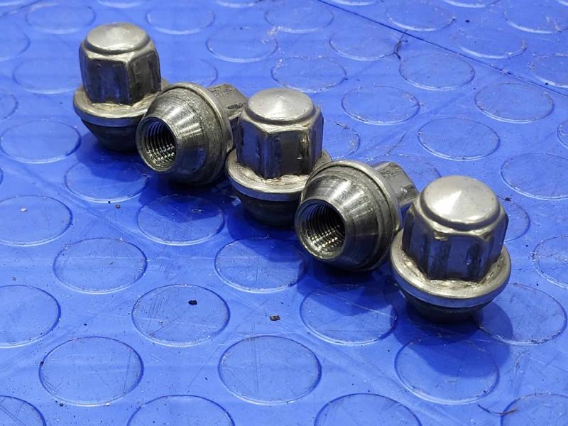 2016 Lincoln MKX Lug Nuts
